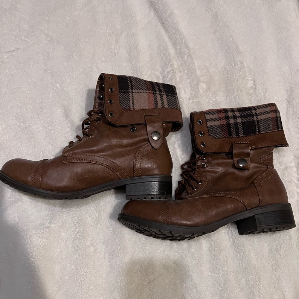 Woman’s boots brown size 11